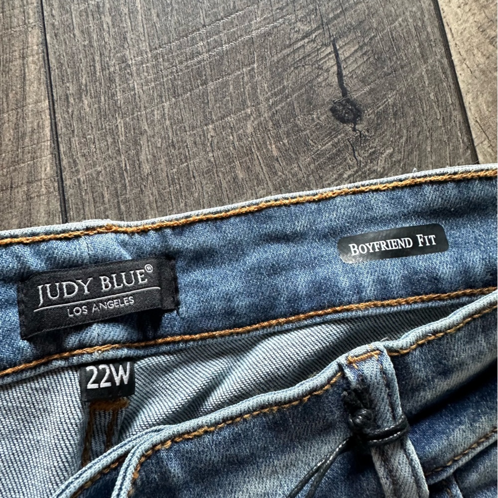 Judy Blue Plus Size Mid Rise Monroe Distressed Boyfriend Mom Jeans - Picture 6 of 8